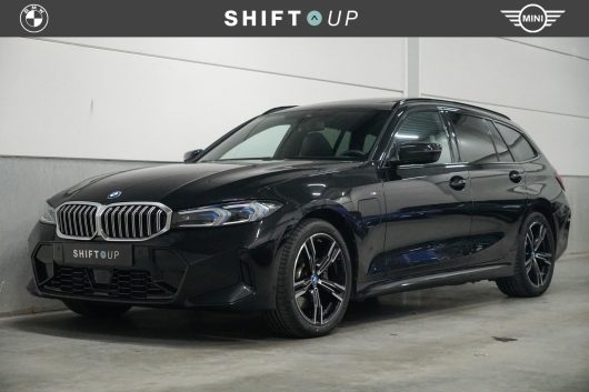BMW 3 Serie Touring 330e xDrive – Foto