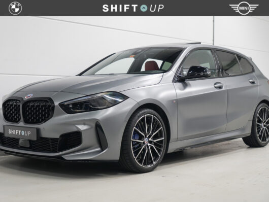 BMW 1 Serie M135i xDrive Panoramadak | Harman Kardon | Head Up | ACC | Stuurverwarming – Foto