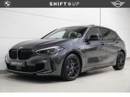 BMW 1-serie M135i xDrive Panoramadak | Harman Kardon | Head Up | Schaalstoelen – Foto