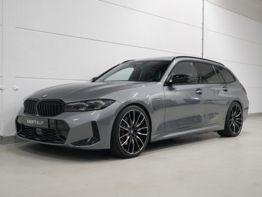 BMW 3 Serie Touring 330e xDrive M-Sport | Pano | Harman Kardon | CoPilot | Elektr. Trekhaak – Foto